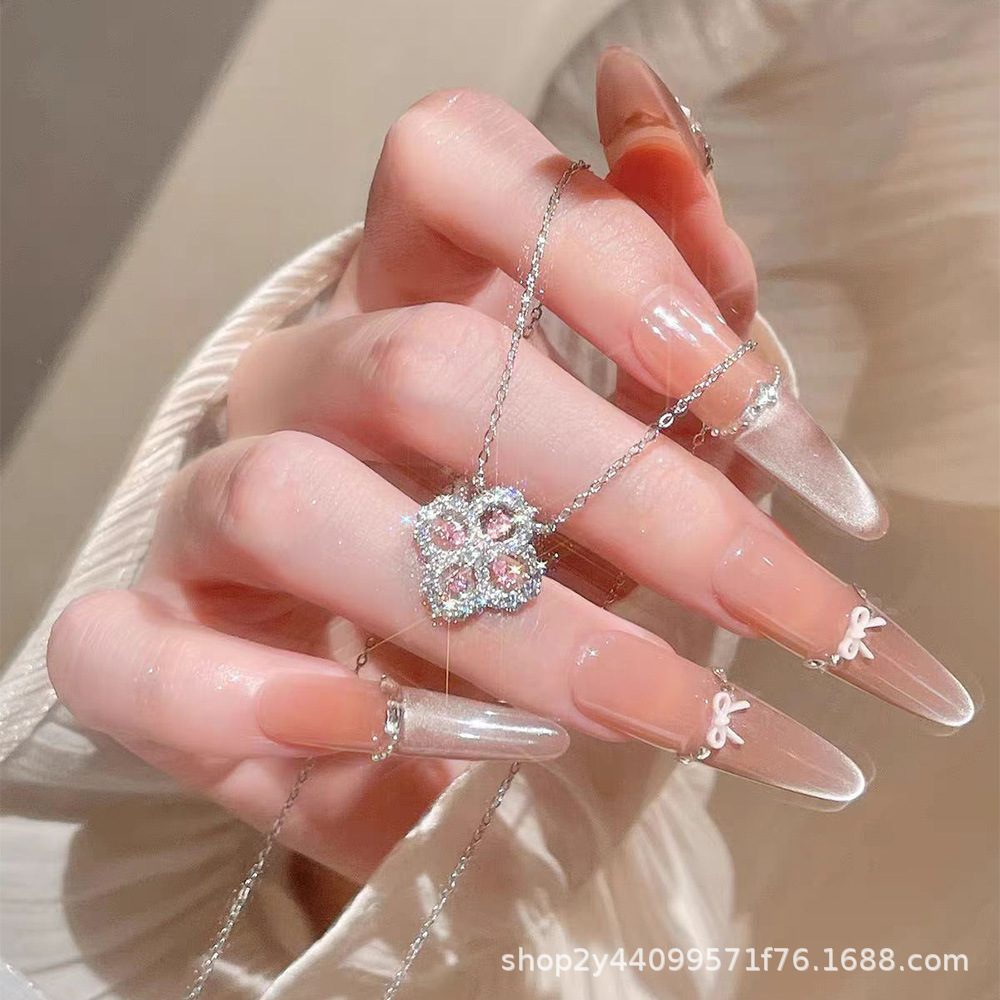 Source of high-quality S925 sterling silver four-leaf clover cultured diamond and gemstone necklace. Factory direct wholesale, in stock, immediate shipping, women's Instagram style.