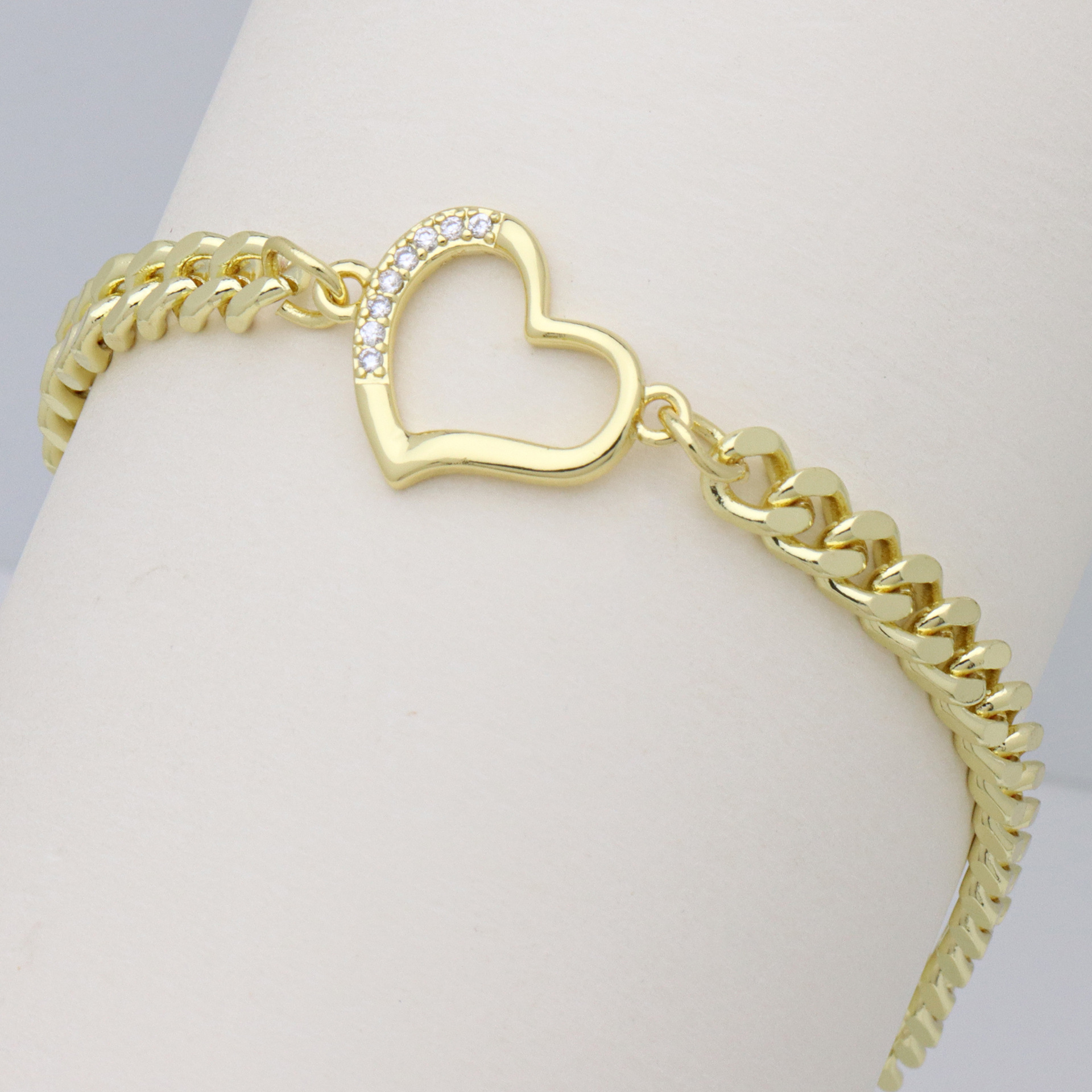 Großhandel Schmuck Einfacher Stil Stern Herzform Kupfer Zirkon Inlay Armbänder Kubanische Gliederkette Panzerkette display picture 13