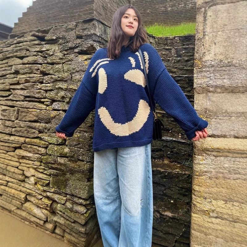 European and American Cross-border 2024 New Amazon Smiley Contrast Loose Slim Crewneck Knitted Sweater Women's Top