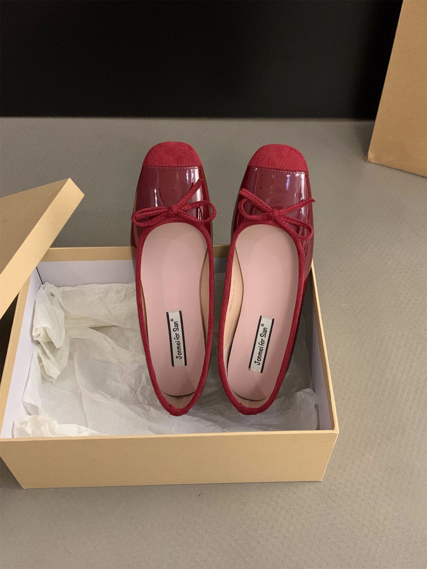 Aumento de altura interior de estilo francés pequeño rojo zapatos de mujer primavera y otoño 2025 primavera bow ballet suave zapatos de noche