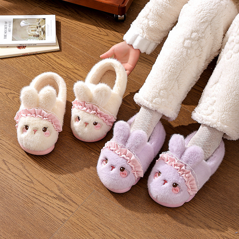 Zapatillas de algodón para mujeres otoño y invierno 2025 nuevo interior con una base gruesa antideslizante calentamiento zapatillas de peluche invierno