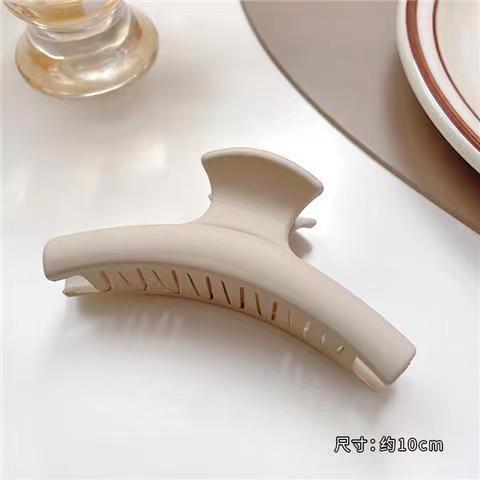 La nueva leche marrón gran tiburón clip moda temperamento de alto sentido pelo acrílico más agarrar la parte posterior la cabeza