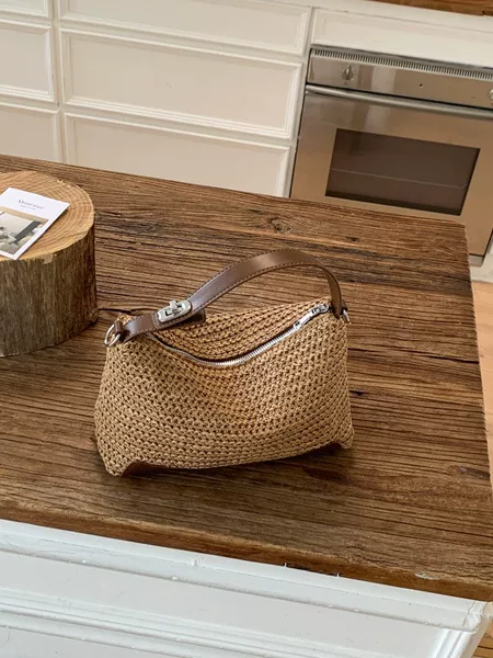2026 New Woven Straw Handbag with Niche Design, Trendy, Fashionable, Creative, Light Luxury, Single Shoulder Crossbody Bag for Women