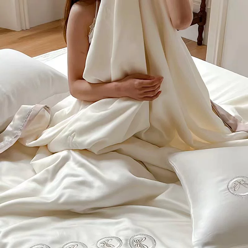 Легкая роскошь 80 Laisles Silk Лето было обнаженным и прохладным, Скользящий Маленький Летний Летний Холодный Двойной Двойной Кондиционер Bean Тонкий сердечник