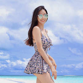 2024夏季沙滩海边新款碎花裙式分体独立平角底裤小清新修身泳衣女