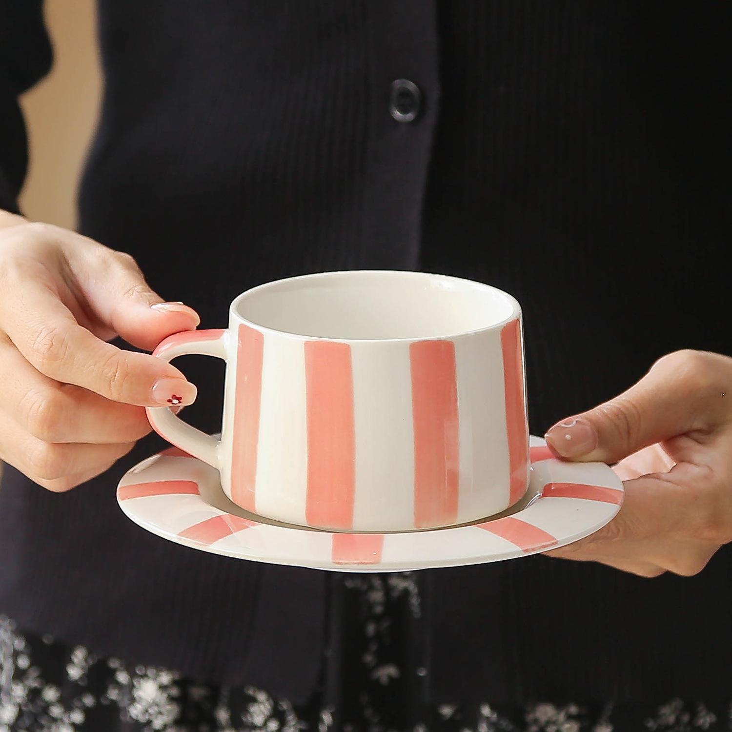Taza de café de cerámica a rayas pintadas a mano transfronterizas, taza de café de alto valor de esmalte, taza de marca de color simple, taza de té de la tarde