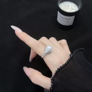 珍珠戒指女2024新款轻奢小众设计高级感可调节食指戒简约网红指环