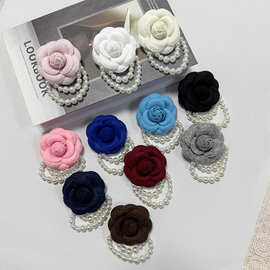 新款小香风手作山茶花珍珠坠子花朵立体布艺胸针别针高级感配饰女