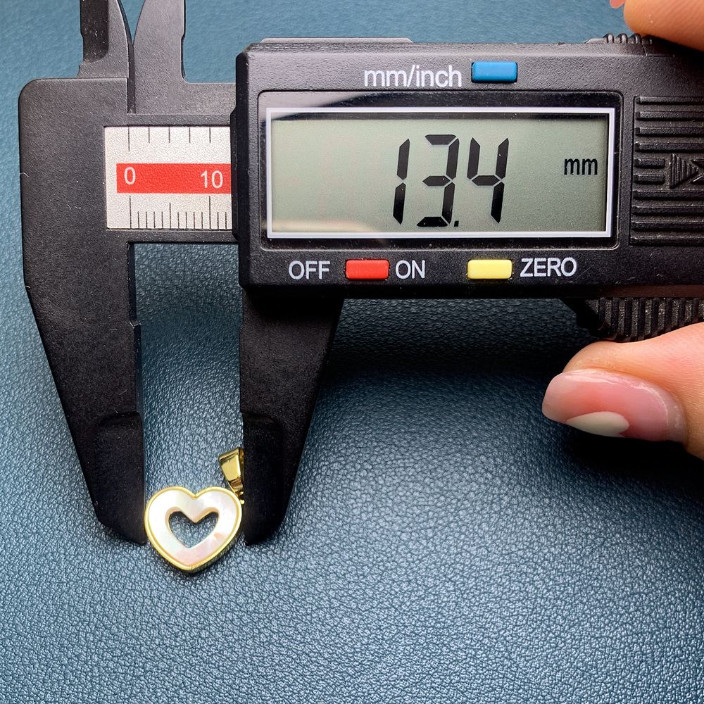 Heart Shape Pattern Inlay Design 1 PCS/Package 13.4mm Copper Shell 18K Gold Plated Heart Shape Pendant