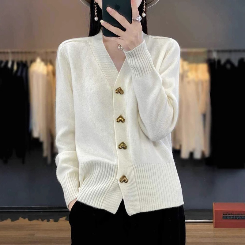 Autumn and Winter New Lazy Style V-neck All-match Knitted Cardigan Women's Love Buckle Fashion Age-reducing Loose Sweater Coat