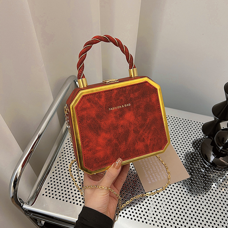 Bolsos al por mayor transfronterizos para mujer 2023 nuevo estilo estilo estilo occidental casual simple bolso de caja bolso de cadena mensajero bolso de axila