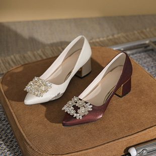 2023 New pointed toe chunky heel high heel shoes plus size extra large widened wedding shoes wedding single-layer shoes rhinestone square buckle Xiuhe clothing