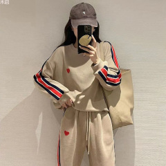 太ったMMの特別サイズの斤の刺繍の愛のスポーツのスーツの女性の秋のヨーロッパの商品のレジャーのゆったりしている2つのセットの卸売り