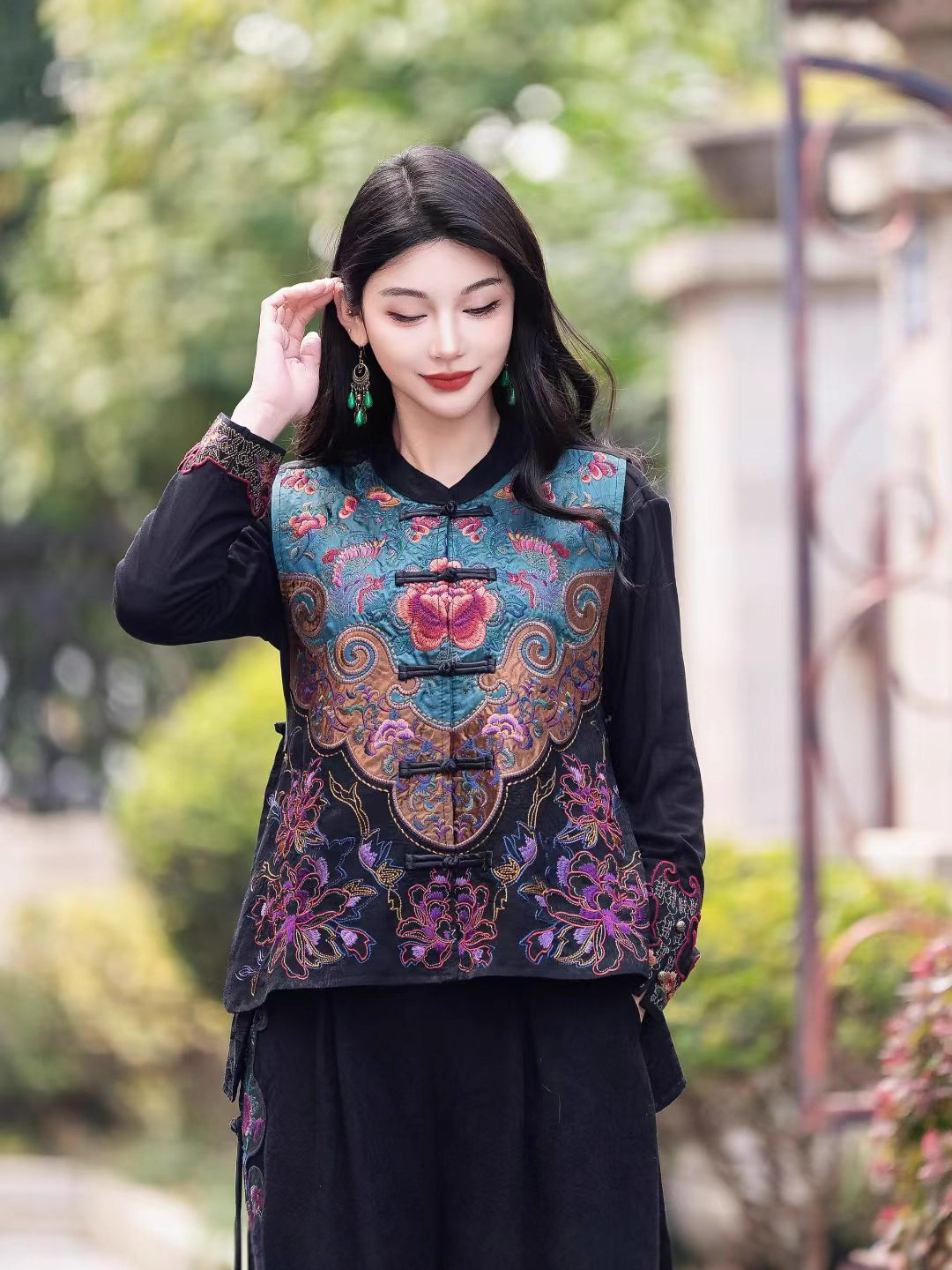 Ingeniería pesada bordada cara clip caballo mujer 2025 estilo de otoño collar hebilla de hombro jacquard estilo nacional nuevo chaleco image 2