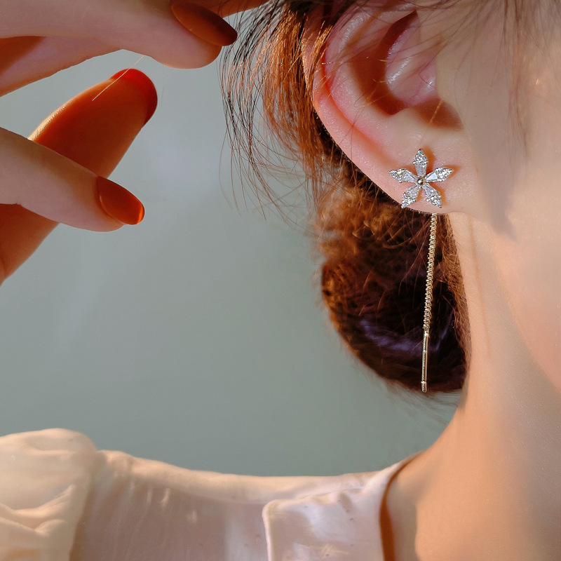 Pendientes de flores de circonita de plata de ley s925 Pendientes de flores de flecos de temperamento de alto nivel de nicho de lujo femenino simple y ligero