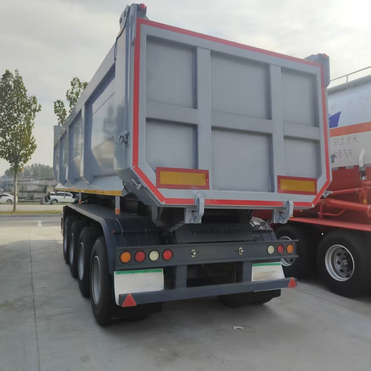 Factory Direct Sales Rear-Turning Self-Unloading 8m Heavy-Duty Skeleton Box-Type Self-Unloading Semi-Trailer Container Chassis Skeleton Trailer