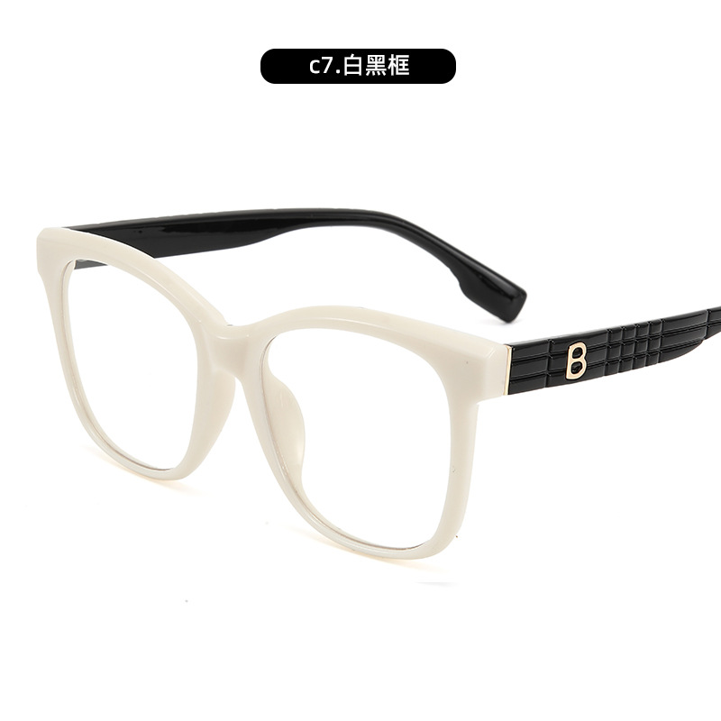 C3. Doble lucha en blanco y negro