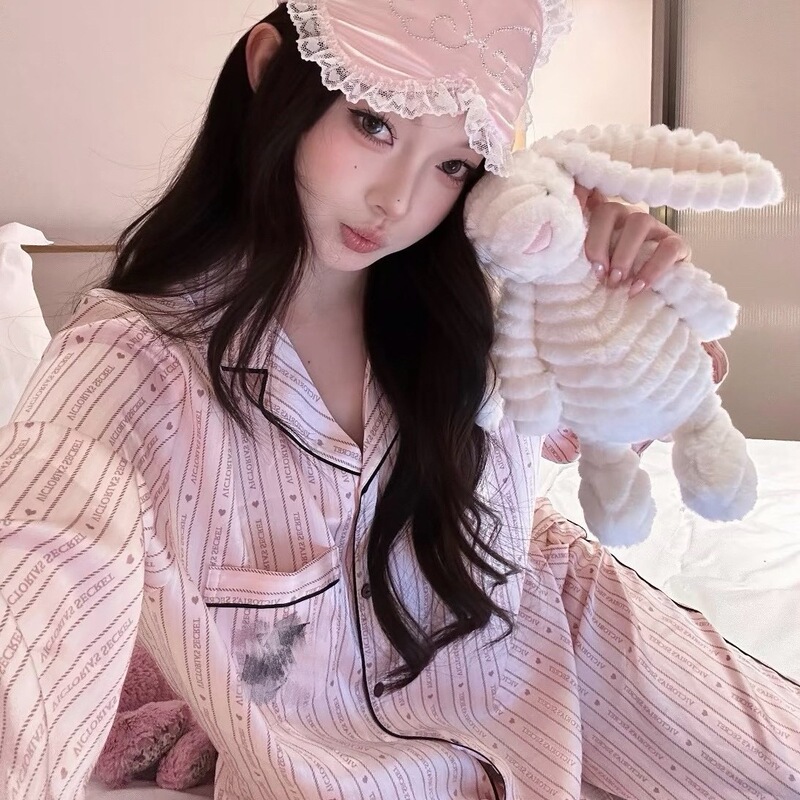 Pink striped pajamas for women, spring and autumn long-sleeve home wear set, cardigan with a turn-down collar, can be worn outside, pure and desirable style home wear Pink striped pajamas for women, spring and autumn long-sleeve home wear set, cardigan with a turn-down collar, can be worn outside, pure and desirable style home wear