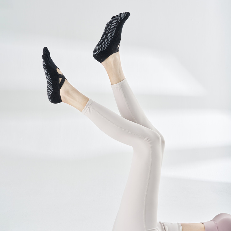 Calcetines de Pilates con cinco dedos y tiras, calcetines de yoga para mujer, calcetines deportivos profesionales antideslizantes, de algodón puro con dedos separados, exportación a Japón y Corea.