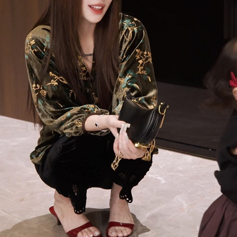欧货设计感轻奢灯笼袖衬衫上衣新中式秋款显瘦V领长袖提花开衫潮|undefined
