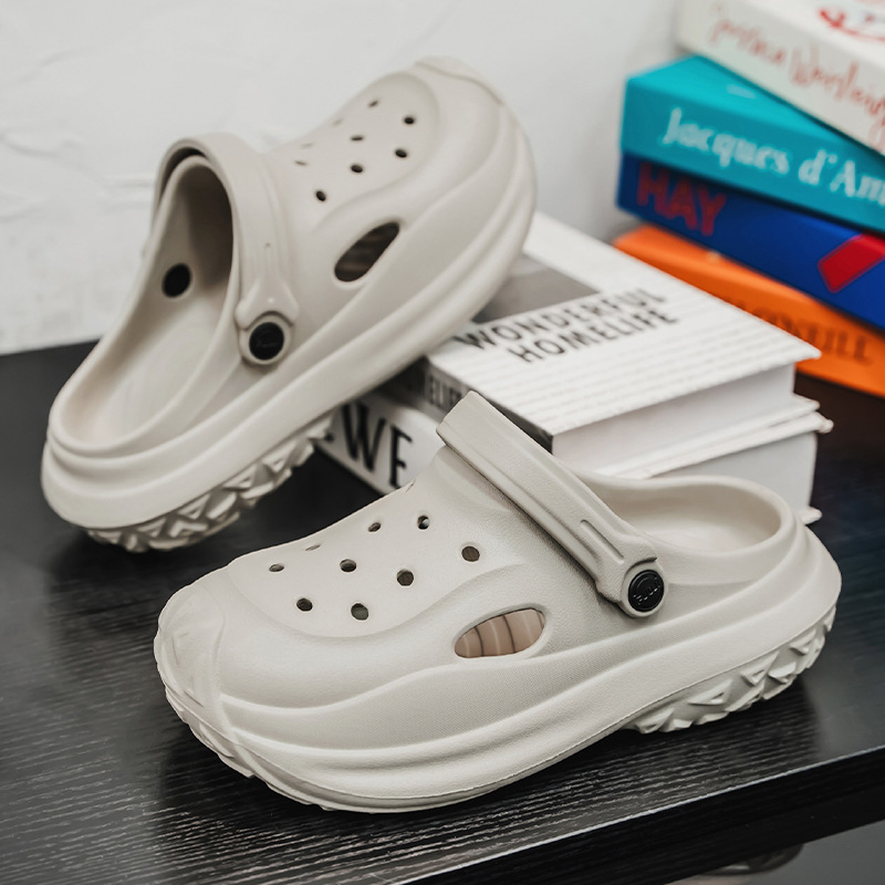 Zapatos con agujeros de suela gruesa para hombre, ropa exterior de verano 2025 nuevas sandalias de playa antideslizantes, zapatillas al aire libre para hombres