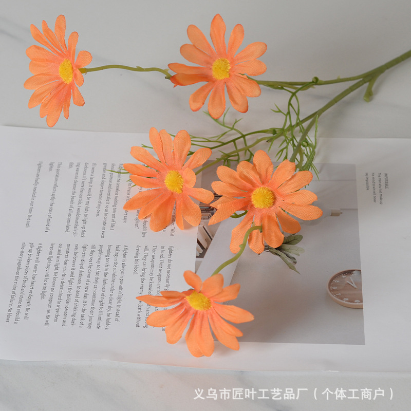 주황색