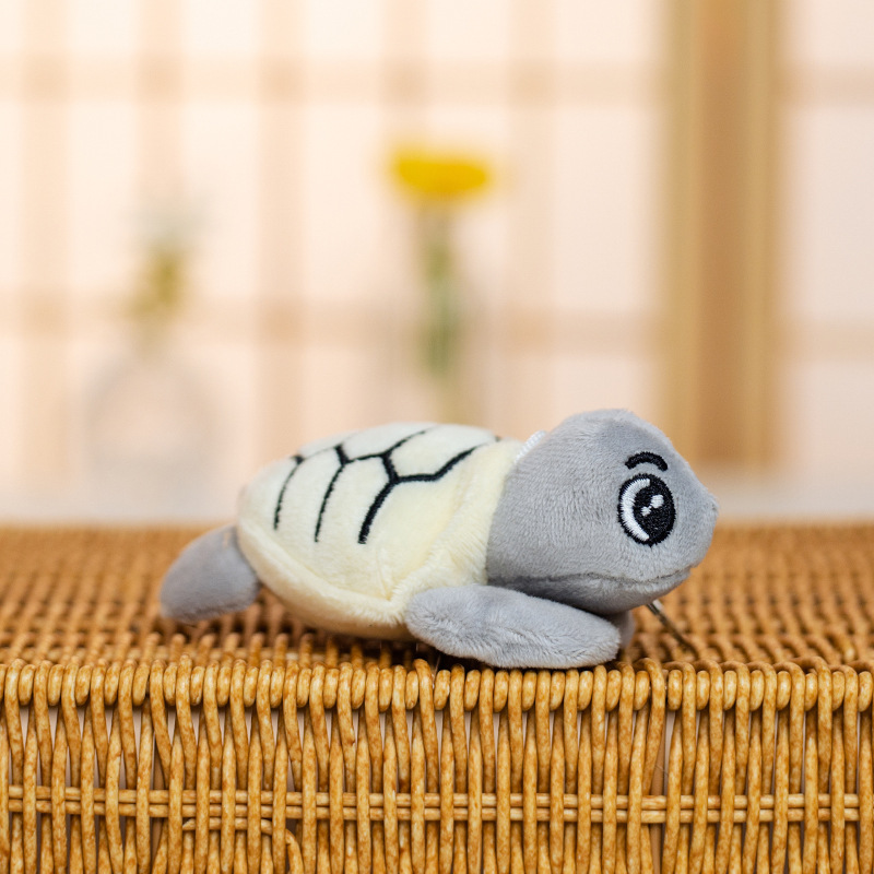 Llavero de peluche de tortuga marina multicolor de peluche corto y algodón PP