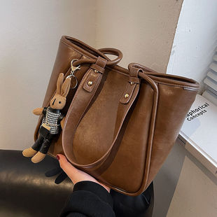 British Autumn and Winter Vintage Bag Women's Bag 2023 New Fashion Shoulder Bag Large Capacity All-match Commuter Tote Bag