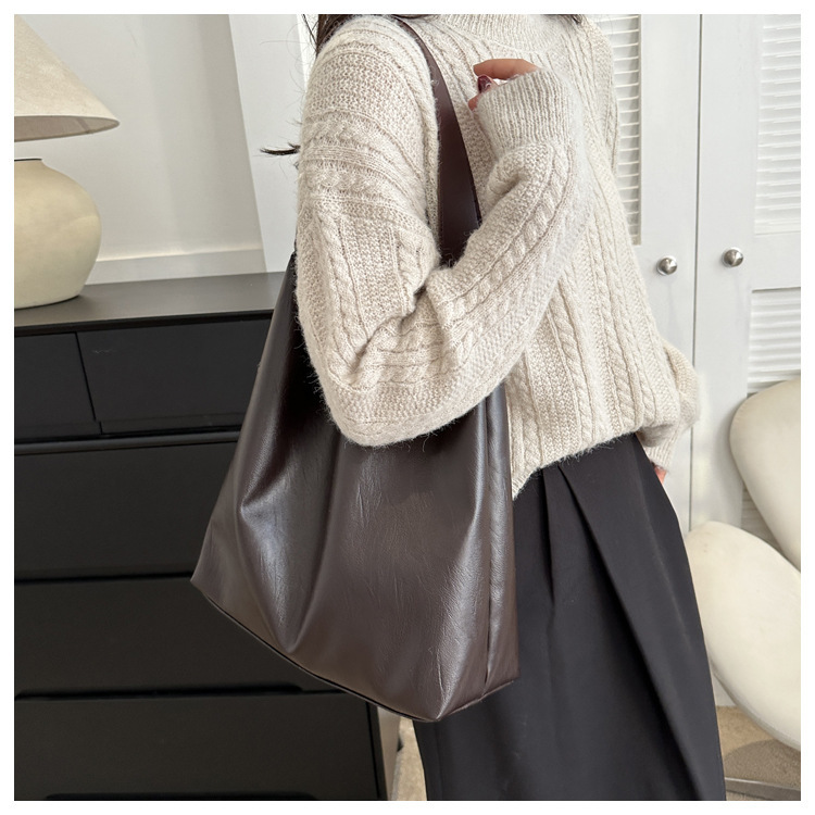 Sac à main tendance en cuir souple grande capacité pour femme, collection automne-hiver 2025, sac fourre-tout polyvalent à porter à l'épaule ou sous le bras_voghion.com
