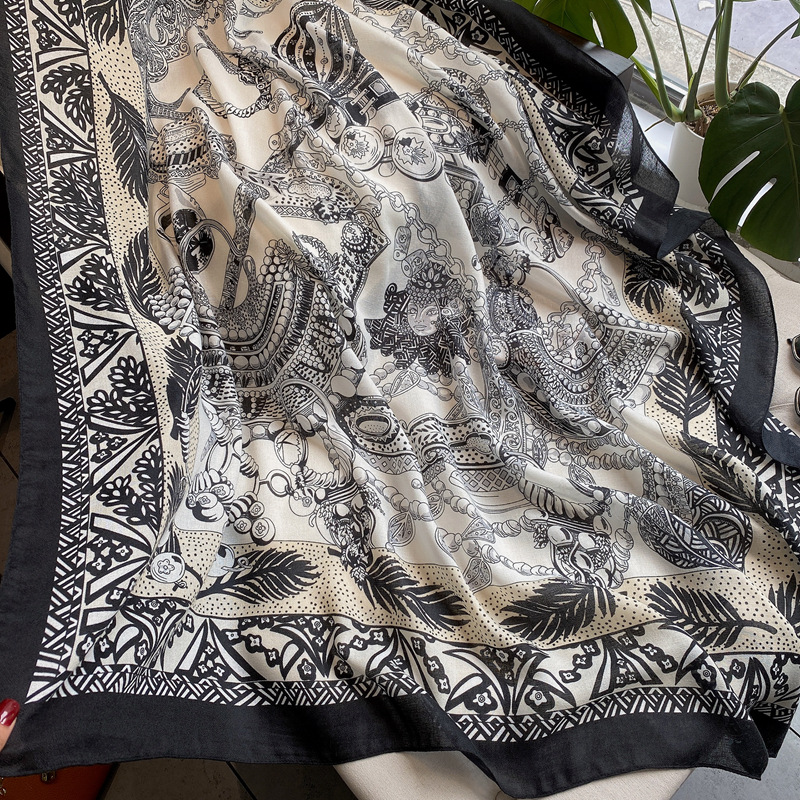 Comercio exterior transfronterizo cadena Totem algodón y lino sensación impresión grande bufanda cuadrada playa protector solar bufanda 135*135cm