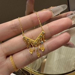 中古の花糸四葉草のフリンジネックレス