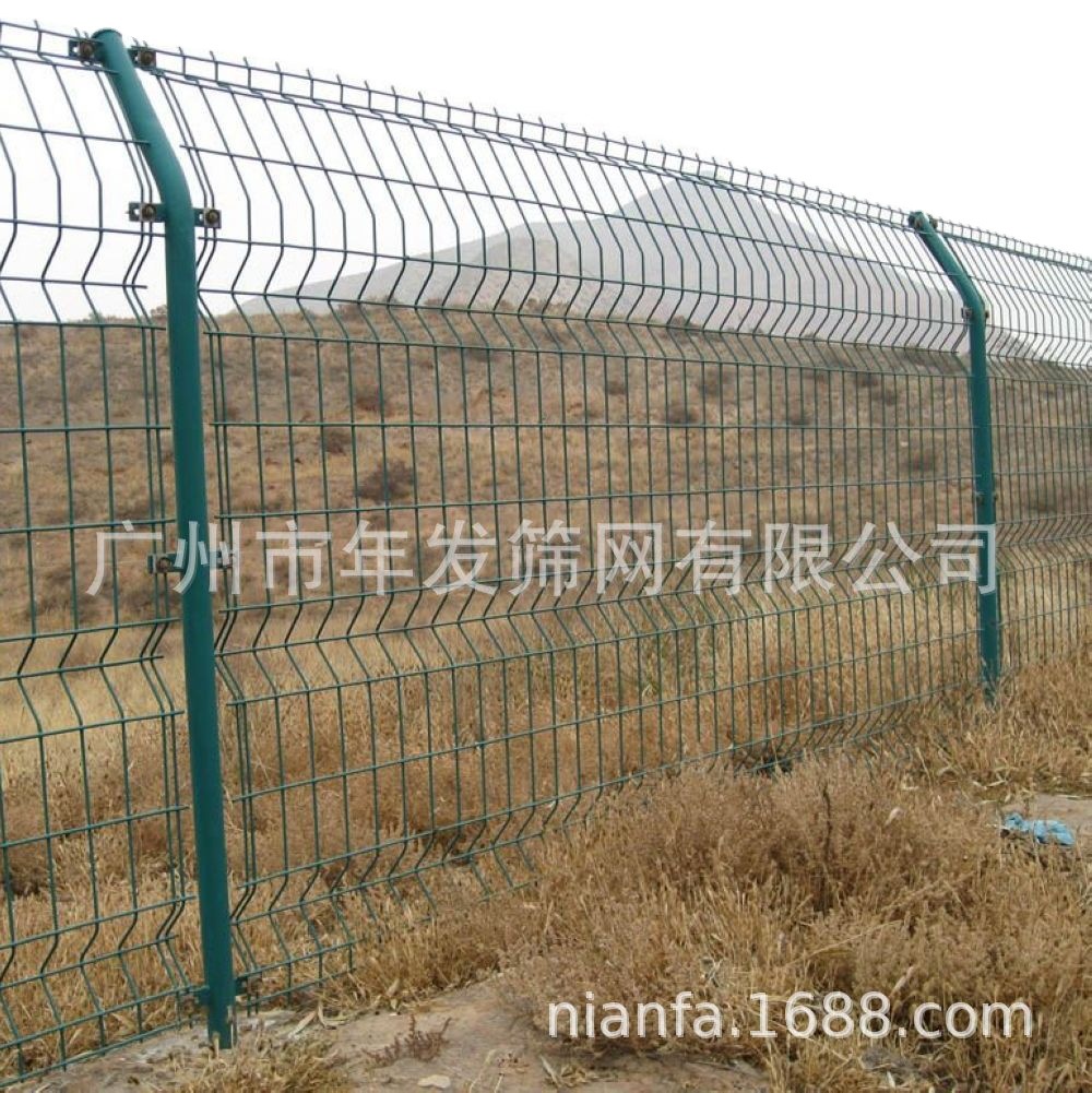 双边丝公路护栏网 墨绿色浸塑防护栏 果园铁丝围栏广东厂家批发