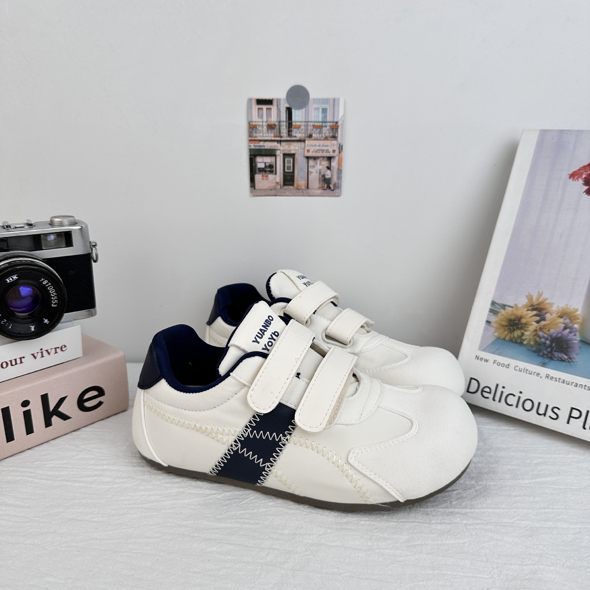 Zapatos de entrenamiento de mujeres Yuan Bode 2025, nuevos zapatos de suela delgada de verano, zapatos de bolsillo, zapatos de cabeza grande, horribles y bonitos.