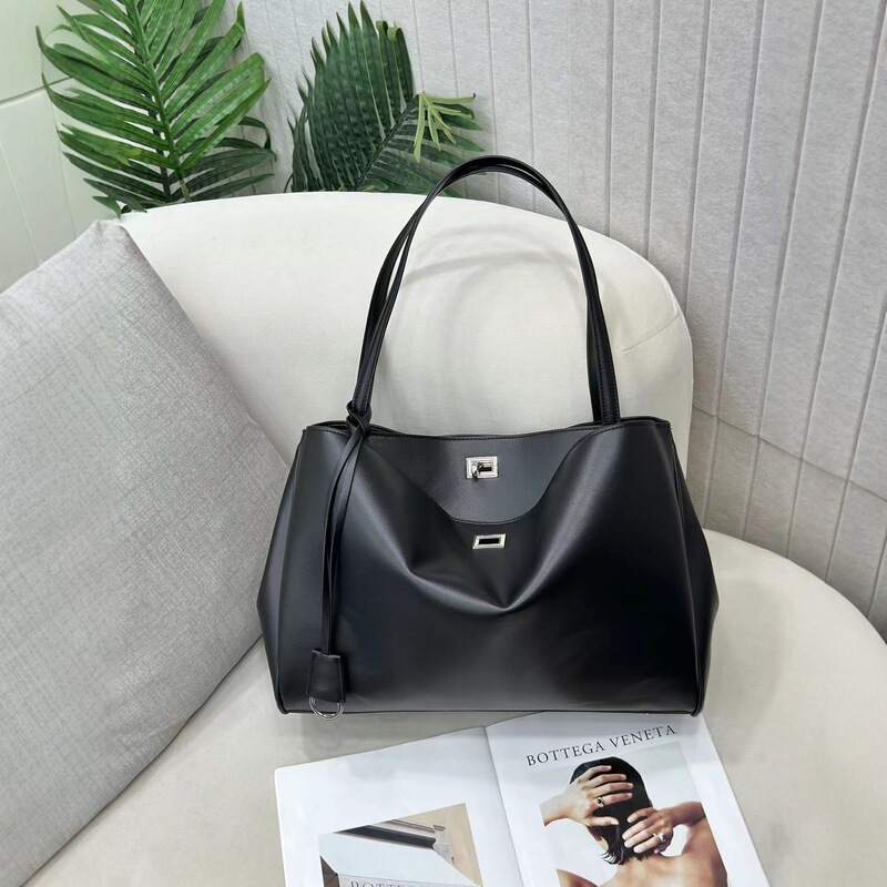 2025 Cross-Border Trendy Fashion Commuter Underarm Women's Bag Simple High-End Portable Large-Capacity Light Luxury Tote Women's Bag