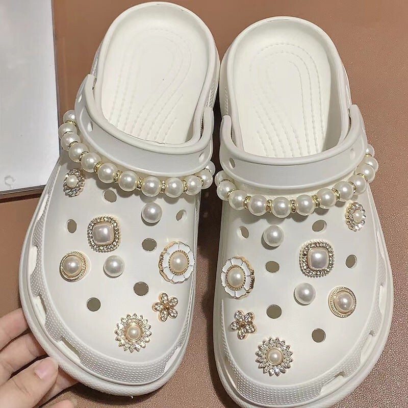 Foreign Trade New Shoe Flower City Beauty DIY Pearl Shoe Buckle Accessories Removable Chain Hole Shoes Retro Shoe Flower