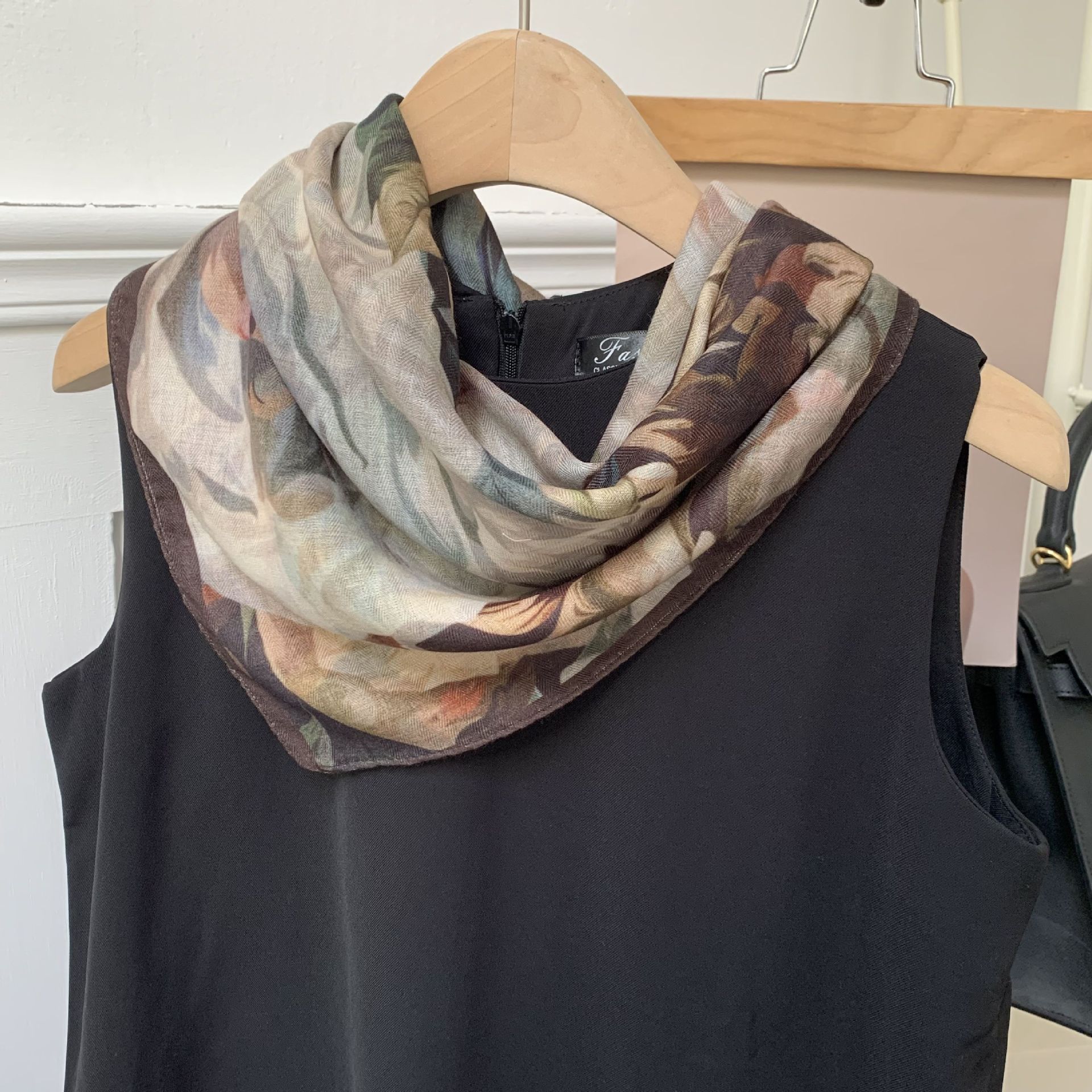 Pañuelo de seda de algodón y lino, bufanda cuadrada grande, estilo de verano de alta gama, estilo de todo fósforo literario, estilo étnico retro, bufanda de flores de anacardo, chal femenino