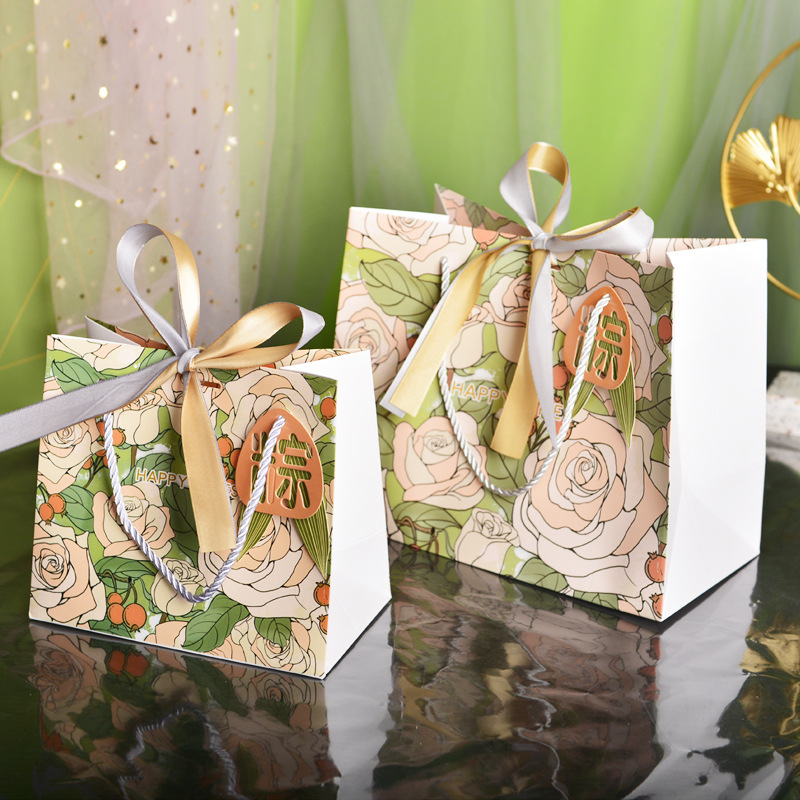 Роза шампанского (золото и серебро + листья рисовых клецок); небольшой размер 18*16*10 см