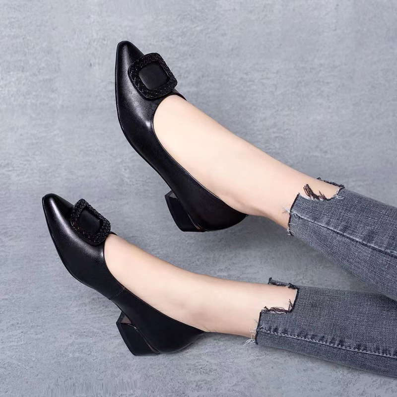 Giày lười nữ mũi nhọn gót thấp da mềm đi làm hằng ngày — Màu be