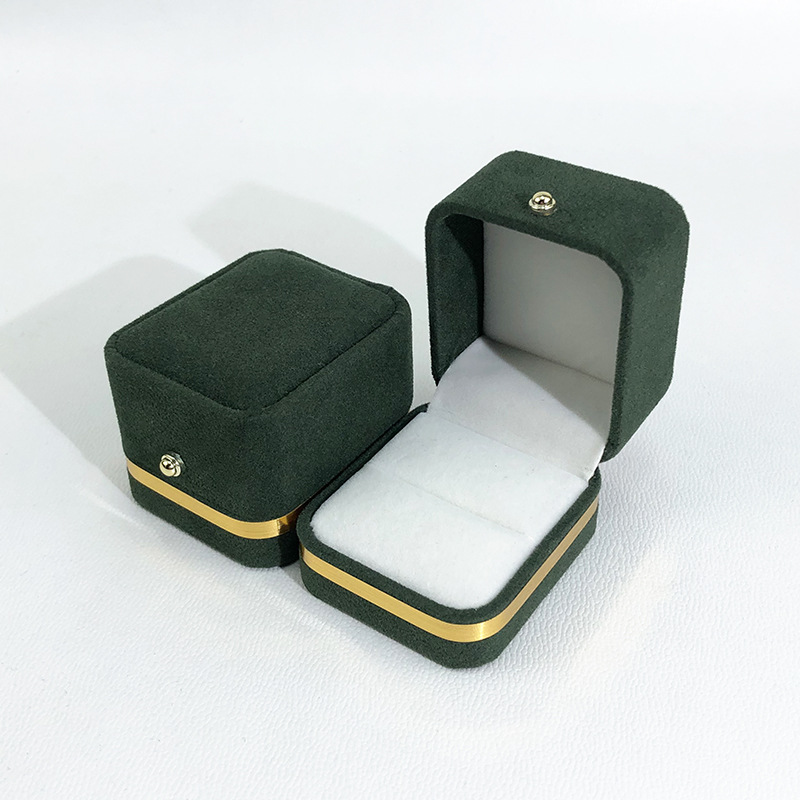 墨绿色戒指盒.jpg