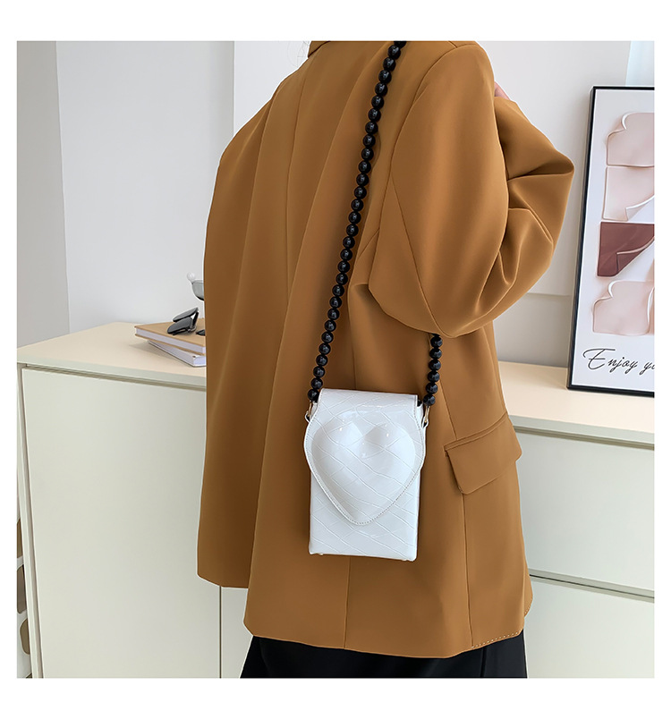 Femmes Petit Faux Cuir Forme De Cœur Mode Carré Boucle Magnétique Sac Bandoulière display picture 4