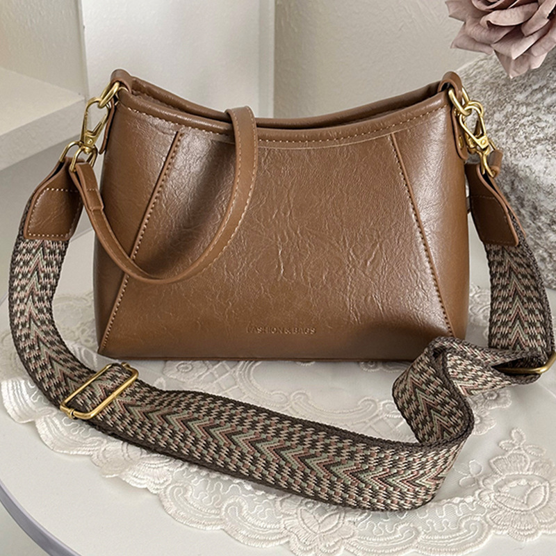 Cross-Border Wholesale French Vintage Underarm Bag For Women 2026 New Retro Commuter Baguette Bag Elegant Shoulder Handbag
