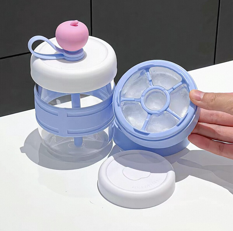 High color value coffee cup with pressing ice cubes when going out to carry ice mold ice making cup accompanying cup water cup ice cubes