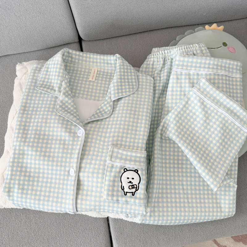 Self-mocking Bear De Rong women's pajamas, 2026 new spring, autumn, and winter collection, thickened coral fleece, cartoon plaid design, loungewear Self-mocking Bear De Rong women's pajamas, 2026 new spring, autumn, and winter collection, thickened coral fleece, cartoon plaid design, loungewear