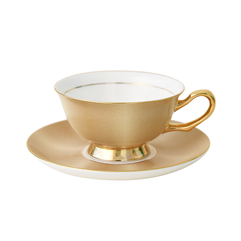 Taza de café pintada de oro de porcelana de lujo ligera Taza de té de la tarde francesa Ceremonia de niña DE ALTO aspecto sentido taza de desayuno de alto grado
