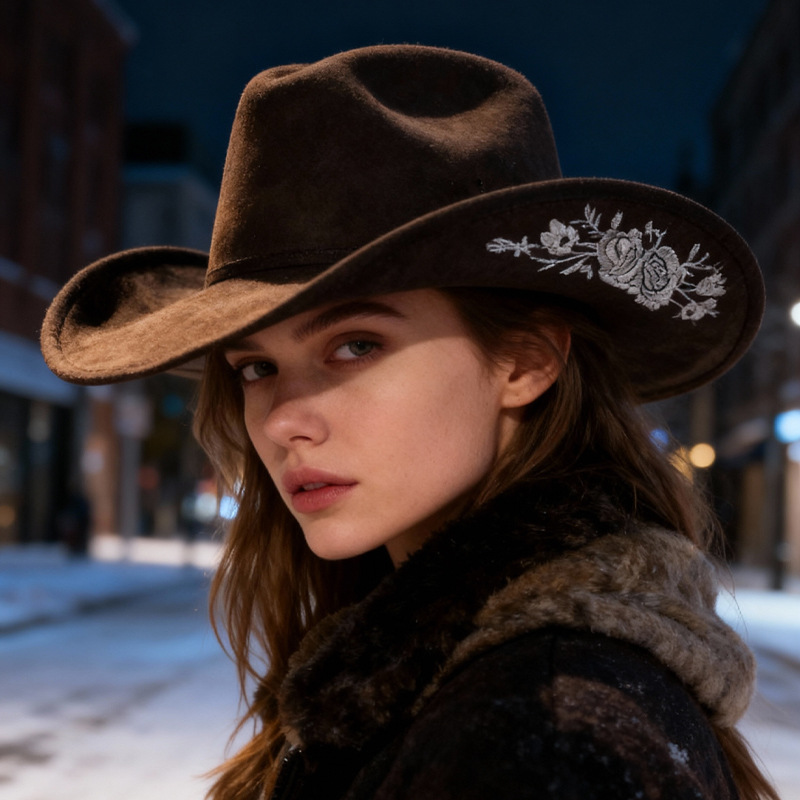 Cappello cowboy donna in denim con ricamo e tesa larga_voghion.com
