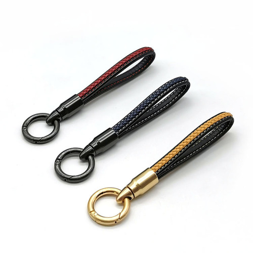 Creative bullet-shaped rotating keychain for men and women, genuine leather car keychain, alloy pendant, advertising gift item.