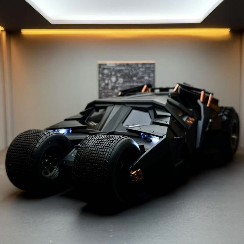 Qiyi Alloy Car Model 1:18 Genuine Dark Knight Batman Spray Slide Toy Car Sound Model Qiyi Alloy Car Model 1:18 Genuine Dark Knight Batman Spray Slide Toy Car Sound Model