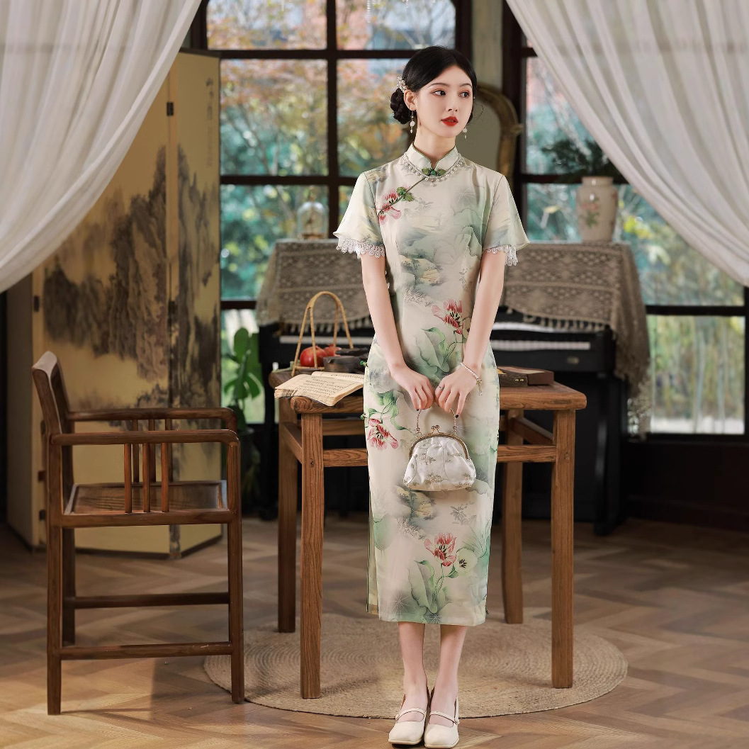 Long elegant cheongsam