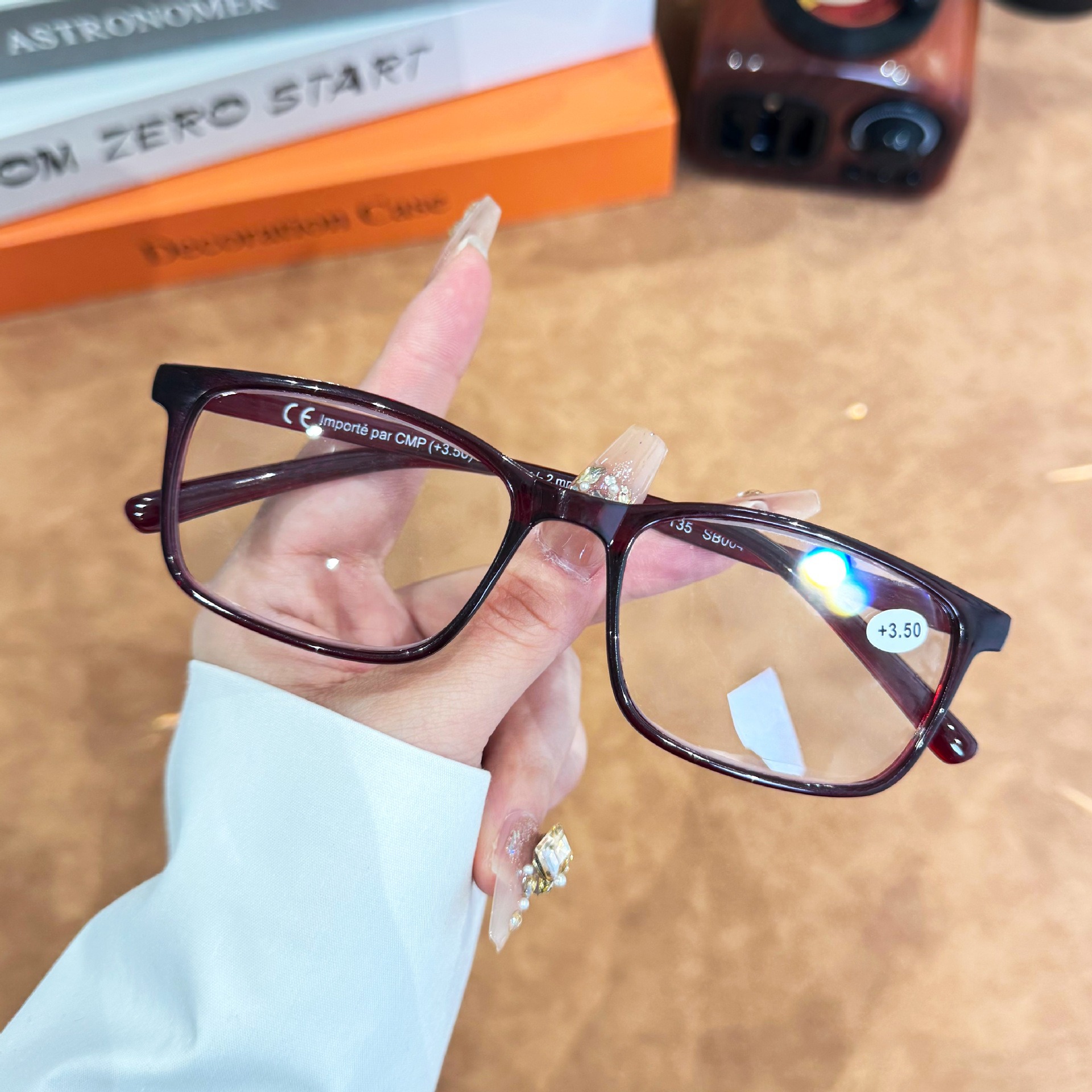 Nuevo tipo de Europa y América transfronterizas venta caliente gafas de edad con marco negro versátil para poner puestos de correr <unk> hu HD anti-luz azul gafas de ancianos