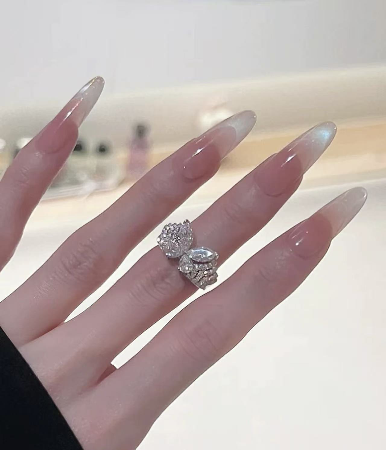 Designer Ring Mit Funkelnder Schleife Und Strassbesatz_voghion.com